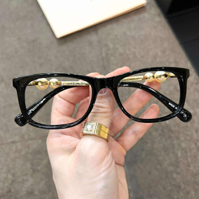 Kính mắt đi đường thời trang dáng nhỏ cho nữ phong cách trẻ trung