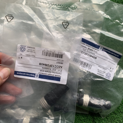 | CHÍNH HÃNG| XZCC12FDM40B Schneider đầu cái, M12, 4 chân, đầu nối thẳng, đệm cáp PG7