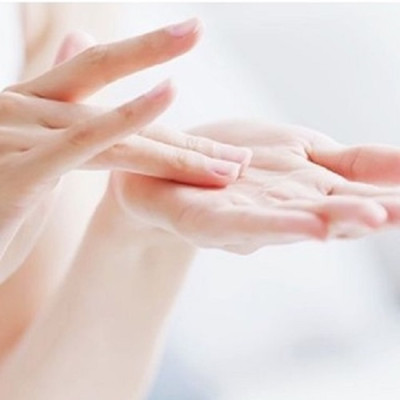 Tinh Chất Ngăn Ngừa Lão Hoá Chiết Xuất Mật Ong Dr.Ci:Labo Enrich Lift Up Lotion (Chai 150 mL)