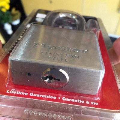 Ổ khóa thép Master Lock 2350 EURDLH rộng 50mm càng dài 51mm