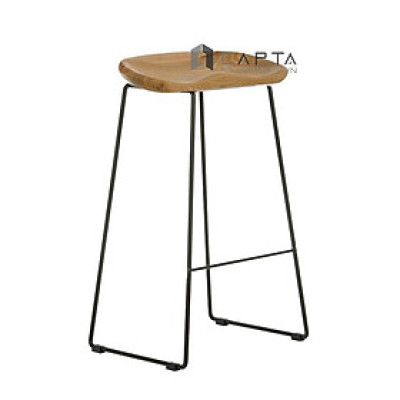 Ghế quầy bar thân gỗ sồi CB META Nội thất Capta Ghế ngồi quầy bar cao không tựa thân gỗ sồi sơn màu tự nhiên bóng đẹp chân oval cao sắt sơn tĩnh điện màu đen có gác chân tại tp hcm
