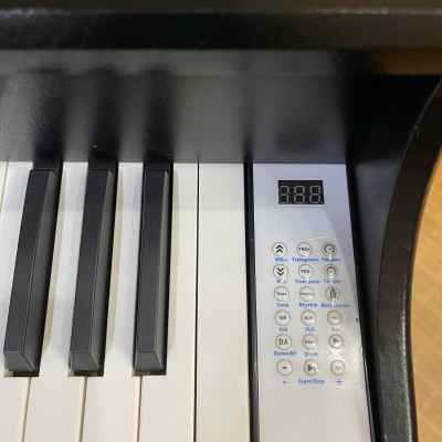 Đàn Piano Gỗ 37 Phím Woim-Baby Bản Quốc Tế Cho Trẻ Tập Chơi Có Ghế, Chân Đế, Giá Nhạc, Cổng Cắm Headphone, Pedal Và Micro