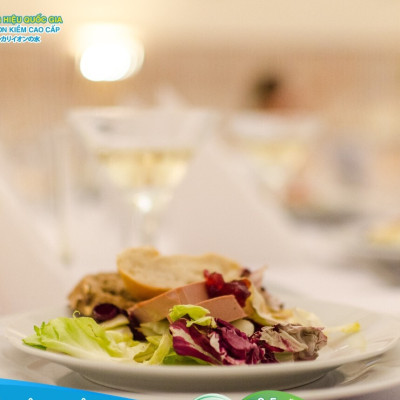 Nước uống kiềm ionLife dung tích 4.5L thùng 4 chai chứa vi khoáng tự nhiên, công nghệ Nhật Bản