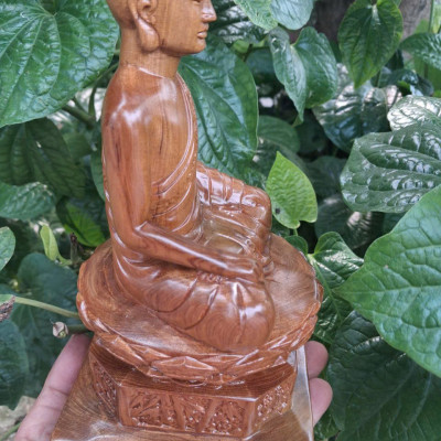 Tượng phật hoàng trần nhân tông bằng gỗ bách xanh thơm nức cao 20x11cm