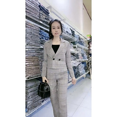 Set áo vest croptop và quần kẻ sọc cao cấp.