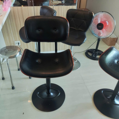 Ghế bar thân gỗ nệm da Pu CB2287A-P Nội thất Capta Ghế đảo bếp lưng gỗ nệm bọc da PU màu đen chân thép sơn tĩnh điện màu đen tăng giảm