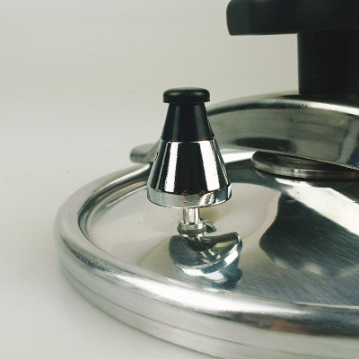 Nồi Áp Suất Đáy Từ NK Media Dùng Mọi Bếp MD-GPC22 (5 lít) - Màu Ngẫu Nhiên - Hàng Chính Hãng