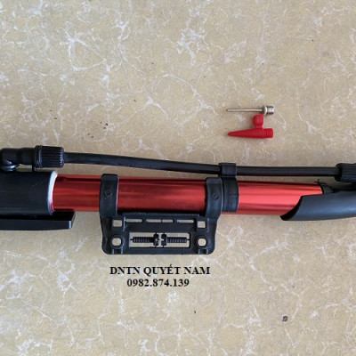 Bơm xe đạp, xe máy gắn khung tiện lợi, dễ sử dụng