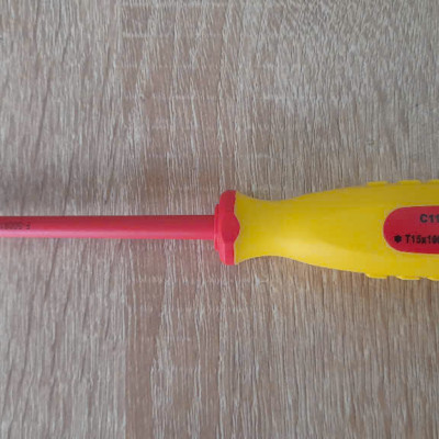 Tua vít đầu sao torx T15 x 181mm cách điện 1000V VDE SATA 61803