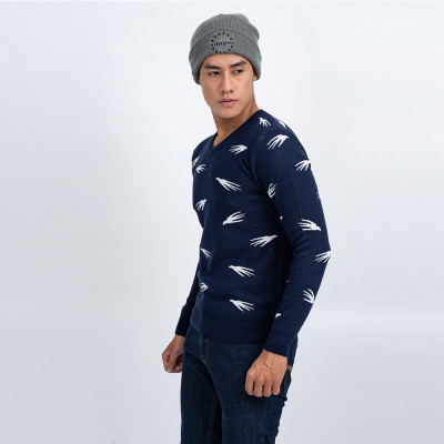 Áo len nam dài tay cổ tim màu xanh đen  NOVELTY 180563I