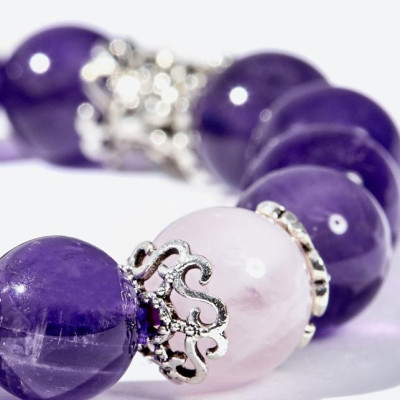 Vòng tay hoa mẫu đơn thạch anh hồng mix tím Ngọc Quý Gemstones