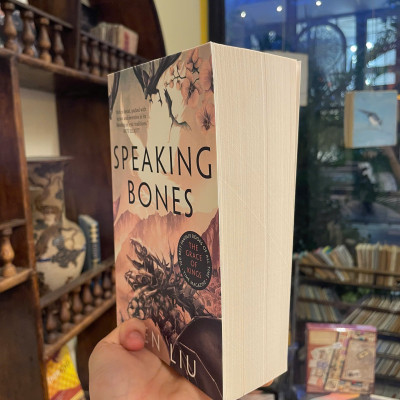 Sách - Speaking Bones by Ken Liu - Fantasy/Fiction/Epic Fantasy book in English - Ngoại Văn