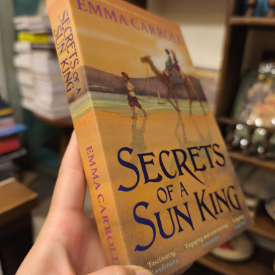 Sách - Secrets of a Sun King by Emma Carroll | Historical Children