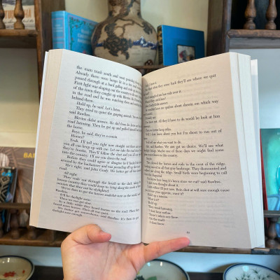 Sách - All the Pretty Horses by Cormac McCarthy_Tiểu Thuyết Tiếng Anh_Fiction/English