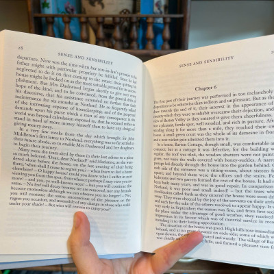 Sách - Sense and Sensibility by Jane Austen | Classic Romance Novel / Ngoại văn Kinh điển - Bìa cứng