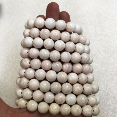 Vòng ngọc màu hồng phấn độc lạ cho người mệnh Thổ và Hỏa đường kính hột là 16cm