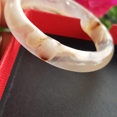 Vòng tay phong thuỷ Nữ Bản Hẹ Đá Mã Não trắng vàng nhẹ bông hoa bóng đẹp Vòng tay Nữ Ni 48mm x Cao 11mm x dầy 6mm Nữ tay nhỏ cân nặng 30kg - 45kg đeo đẹp ạ