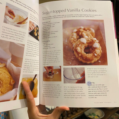 Sách - Baking Cookies & Biscuits by Catherine Atkinson - Dạy nấu ăn tiếng Anh/Cookbook in English