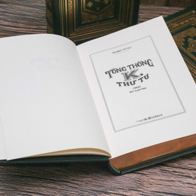 Tổng Thống K. Thứ Tư - Ấn Bản Giới Hạn - Bìa Da