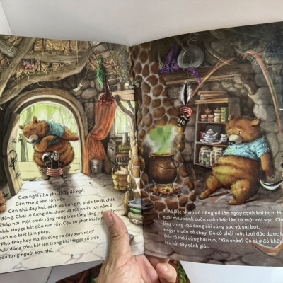 BỘ BA PHÉP THUẬT: Gấu Hoggs dũng cảm - Úm ba la biến ra nhà sạch - Úm ba la ánh sáng hiện ra – Stephanie Dahle – Bùi Quốc Bảo dịch - Nhã Nam – NXB Dân Trí