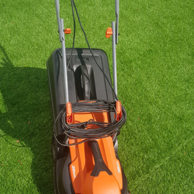 Máy cắt cỏ xe đẩy chạy điện  Black&Decker (1200W, 1400W, 1600W)- Hàng chính hãng