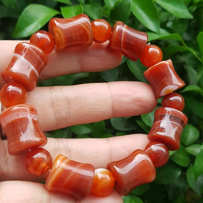 Vòng tay đá mã não đỏ kiểu Vòng kiểu hạt to thống 14mm với hạt tròn 10mm Anh Chị mệnh hỏa mệnh thổ đeo xinh đẹp tay ạ