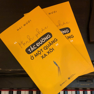 Hạnh phúc tắc đường ở một quãng xa xôi - Tác giả: Hai Mươi - Yêu một cách trưởng thành là biết rõ thời điểm và biết rõ những thứ cần buông bỏ