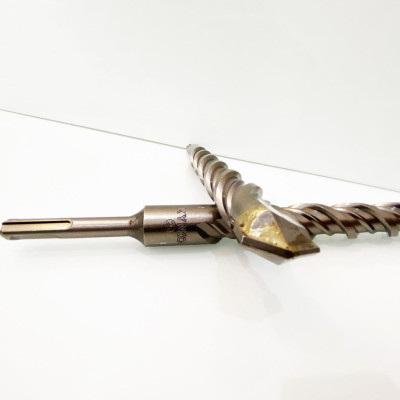 MŨI KHOAN BÊ TÔNG XUYÊN TƯỜNG ĐẦU DẸT KYNKO MKBTXT- 25260 đường kính phi 25mm dài 260mm