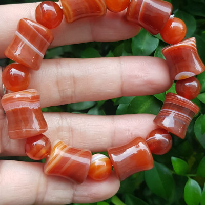 Vòng tay đá mã não đỏ kiểu Vòng kiểu hạt to thống 14mm với hạt tròn 10mm Anh Chị mệnh hỏa mệnh thổ đeo xinh đẹp tay ạ