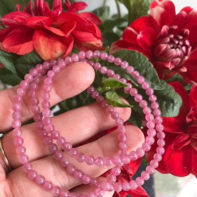 Chiếc Vòng Tay Chuỗi Quấn 3 Vòng Đá Tourmaline Hồng Tự Nhiên Đẹp Size hạt 4mm Nữ mệnh Hỏa và mệnh Thổ đeo xinh tay may mắn ạ