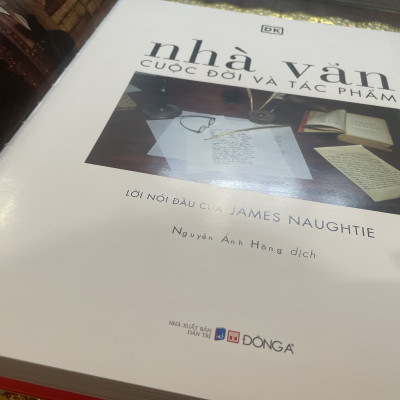 Nhà văn - cuộc đời và tác phẩm (Bìa cứng có áo, in màu)