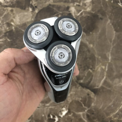 Máy cạo râu khô và ướt cao cấp nhãn hiệu Philips S5370/04 đầu cạo được thiết kế lượn tròn bảo vệ da - Hàng Nhập Khẩu