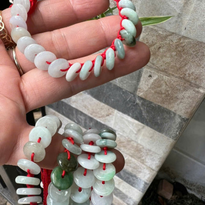 Vòng Tay Dây Đỏ Đồng Tiền Điếu Đá Cẩm Thạch Trắng Xanh Nhẹ Bóng Đẹp Nữ đeo tay may mắn xinh xắn tài lộc phù hợp cho những ai yêu thích sự đơn giản mà vẫn sang trọng ạ
