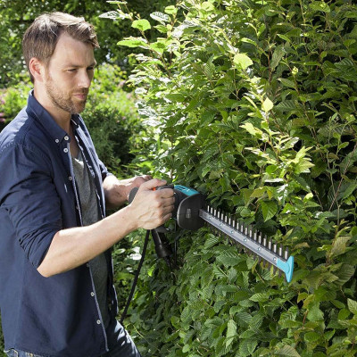 Máy tỉa hàng rào cây cảnh chạy điện Gardena 09832-20
