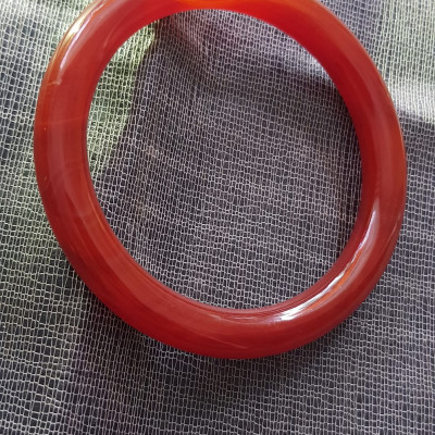 Vòng mã não đỏ Đậm vân ni 61mm x chột to 9,5mm Nữ mệnh hỏa mệnh thổ ạ Nặng 60kg - 70kg đeo đẹp ạ