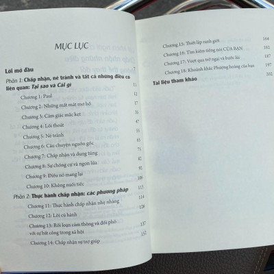 Chấp Nhận Những Điều Không Thể Thay Đổi - Bản Quyền