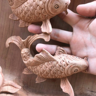 Cặp tranh điêu khắc treo tường tích lý ngư vọng nguyệt đẹp long lanh  bằng gỗ hương đá kt 47×147×10cm