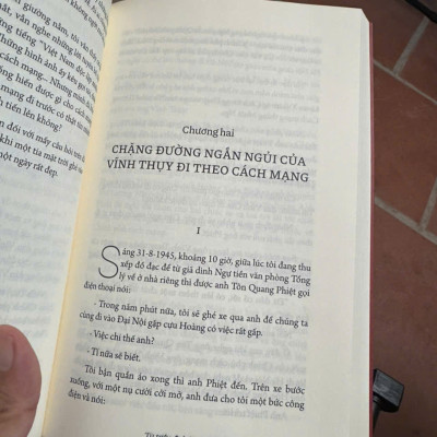 TỪ TRIỀU ĐÌNH HUẾ ĐẾN CHIẾN KHU VIỆT BẮC – Phạm Khắc Hòe – NXB Hội Nhà Văn