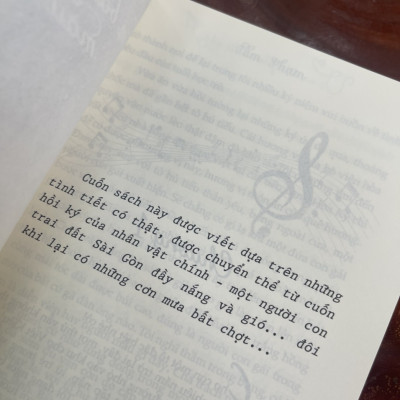 VẼ EM BẰNG MÀU NỖI NHỚ (Tái bản kèm ngoại truyện) – Tâm Phạm – BÁCH VIỆT (bìa mềm)