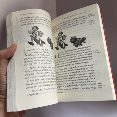 (Sách song ngữ Việt-Anh) PINOCCHIO - Những cuộc phiêu lưu của Pinocchio - Carlo Collodi - Nguyễn  Thúy Loan dịch - Hà Giang -NXB Văn Học