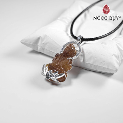Mặt dây chuyền phật bà thạch anh tóc đỏ cam bọc bạc 38x21mm mệnh hỏa, thổ - Ngọc Quý Gemstones