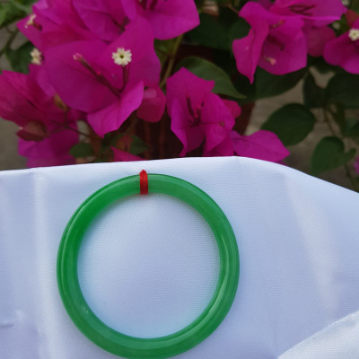 Vòng Tay Đá Cẩm Thạch Lý K49 Size vòng 49mm x dầy 7mm Xanh lá đều bóng thiệt đẹp Nữ mệnh mộc hỏa thủy cân nặng 45kg - 49kg đeo đẹp ạ