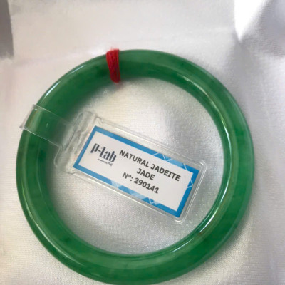 Vòng Tay Nữ Đá Ngọc Cẩm Thạch Tự Nhiên Lý R Ni 50mm Chột 8mm Vòng kiểm định P Lab No 290141 Màu Xanh lý đậm đều bóng đẹp nữ 50kg - 54kg ạ