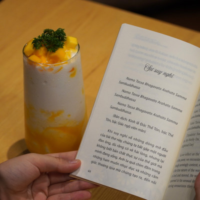 Sách Tình yêu không suy tư - Con đường tu tập của hạnh phúc