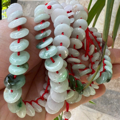 Vòng Tay Dây Đỏ Đồng Tiền Điếu Đá Cẩm Thạch Trắng Xanh Nhẹ Bóng Đẹp Nữ đeo tay may mắn xinh xắn tài lộc phù hợp cho những ai yêu thích sự đơn giản mà vẫn sang trọng ạ