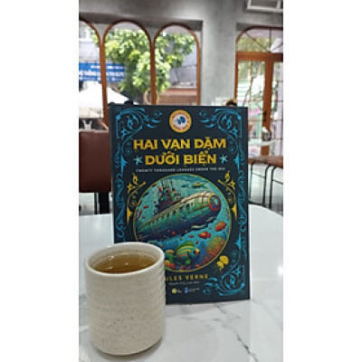(Sách song ngữ Việt – Anh) HAI VẠN DẶM DƯỚI BIỂN – Jules Verne – Nguyễn Thúy Loan dịch – Hà Giang – NXB Dân Trí