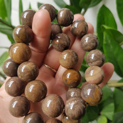 Vòng Gỗ Hóa Thạch Nam 16mm Màu Sáng Bóng Tự nhiên Gỗ Hóa Thạch Đẹp Nam đeo size vòng 16mm sang tay ạ