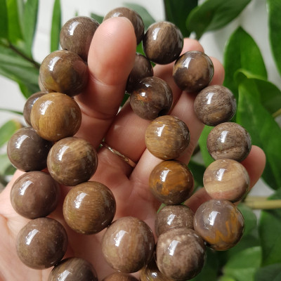 Vòng Gỗ Hóa Thạch Nam 16mm Màu Sáng Bóng Tự nhiên Gỗ Hóa Thạch Đẹp Nam đeo size vòng 16mm sang tay ạ