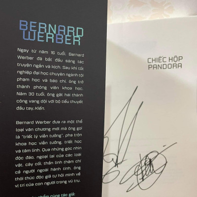 Ký tặng của tác giả Chiếc hộp Pandora 