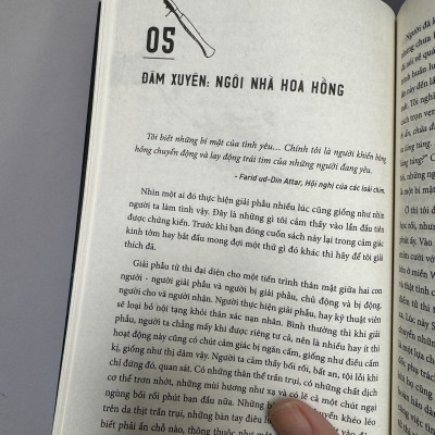 BÍ ẨN SAU CÁNH CỬA NHÀ XÁC - Carla Valentine – Racoon & Ramen dịch – NXB Thanh niên – AZ Books